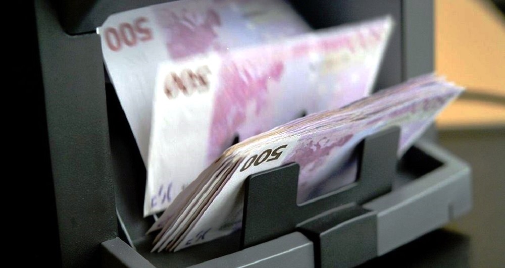 Kursimet e individeve rriten ne 598 mld leke, ndersa biznesi me renien me te madhe